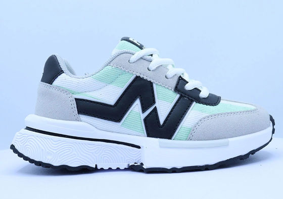 Sneaker shoes of cool classic sporty style, Air mesh lining and cushioned insole