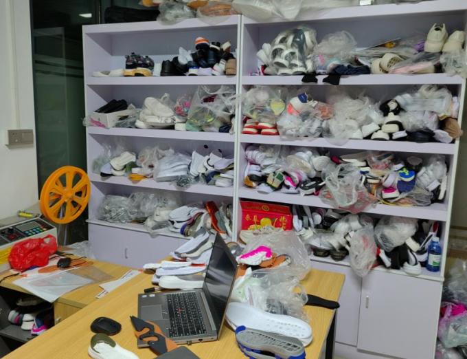 Boys' Basketball Shoes for Kids - Mesh Breathable Sneakers for Boys, Professional Training Shoes for Children 1