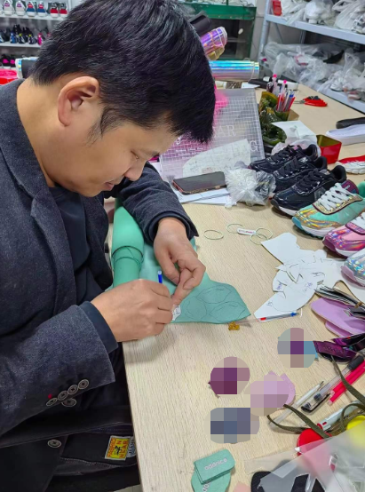 Boys' Basketball Shoes for Kids - Mesh Breathable Sneakers for Boys, Professional Training Shoes for Children 2